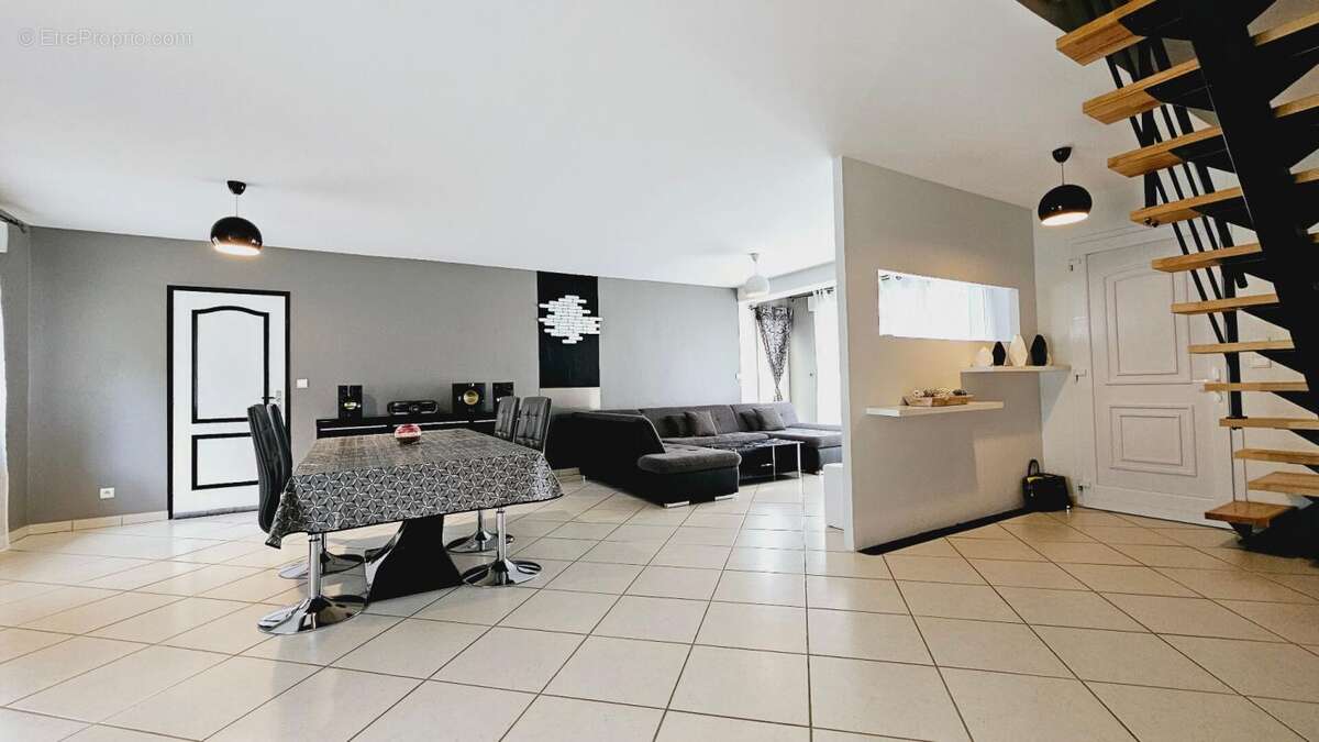 Maison à MEHUN-SUR-YEVRE