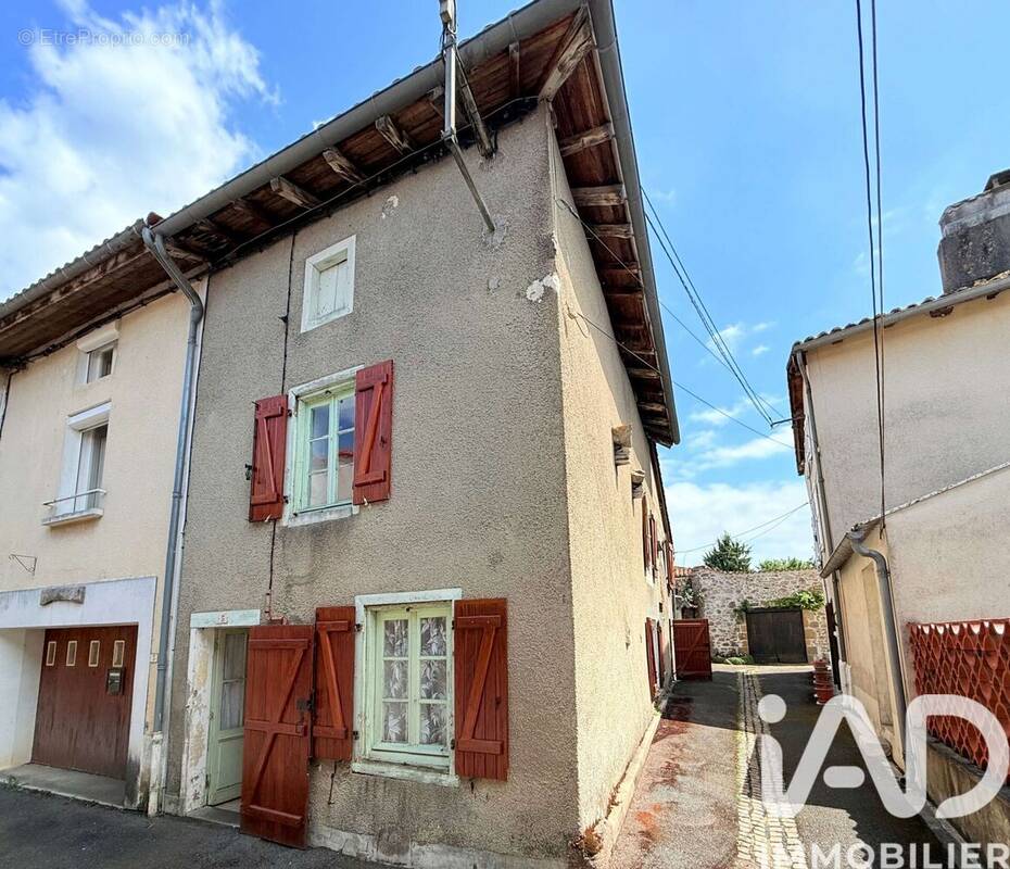 Photo 1 - Maison à AVAILLES-LIMOUZINE