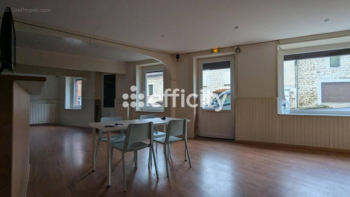 Maison à SAINT-REMY-SUR-DUROLLE