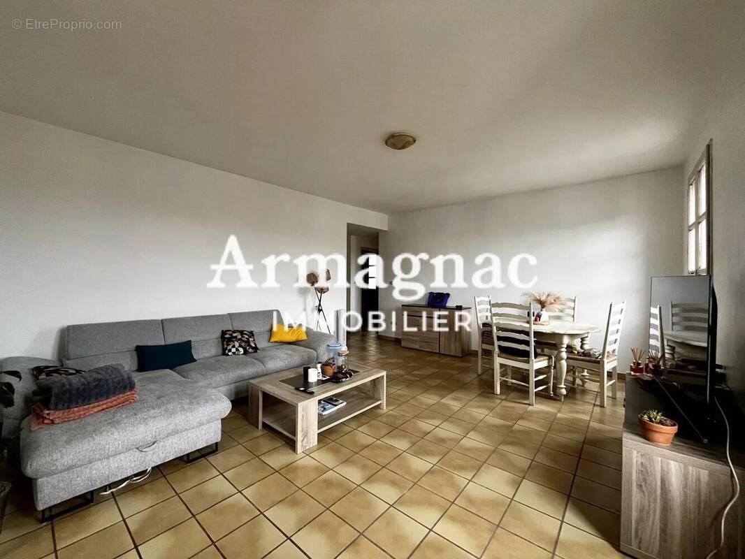 Appartement à VIC-FEZENSAC