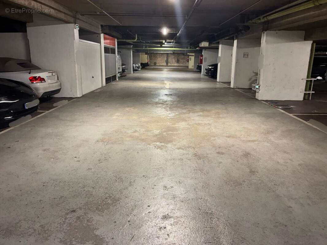 Parking à PARIS-3E