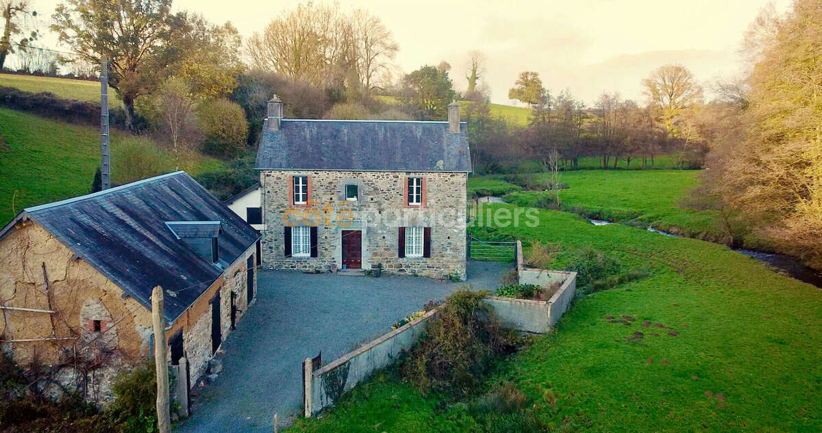 Maison à SAINT-SAUVEUR-LENDELIN