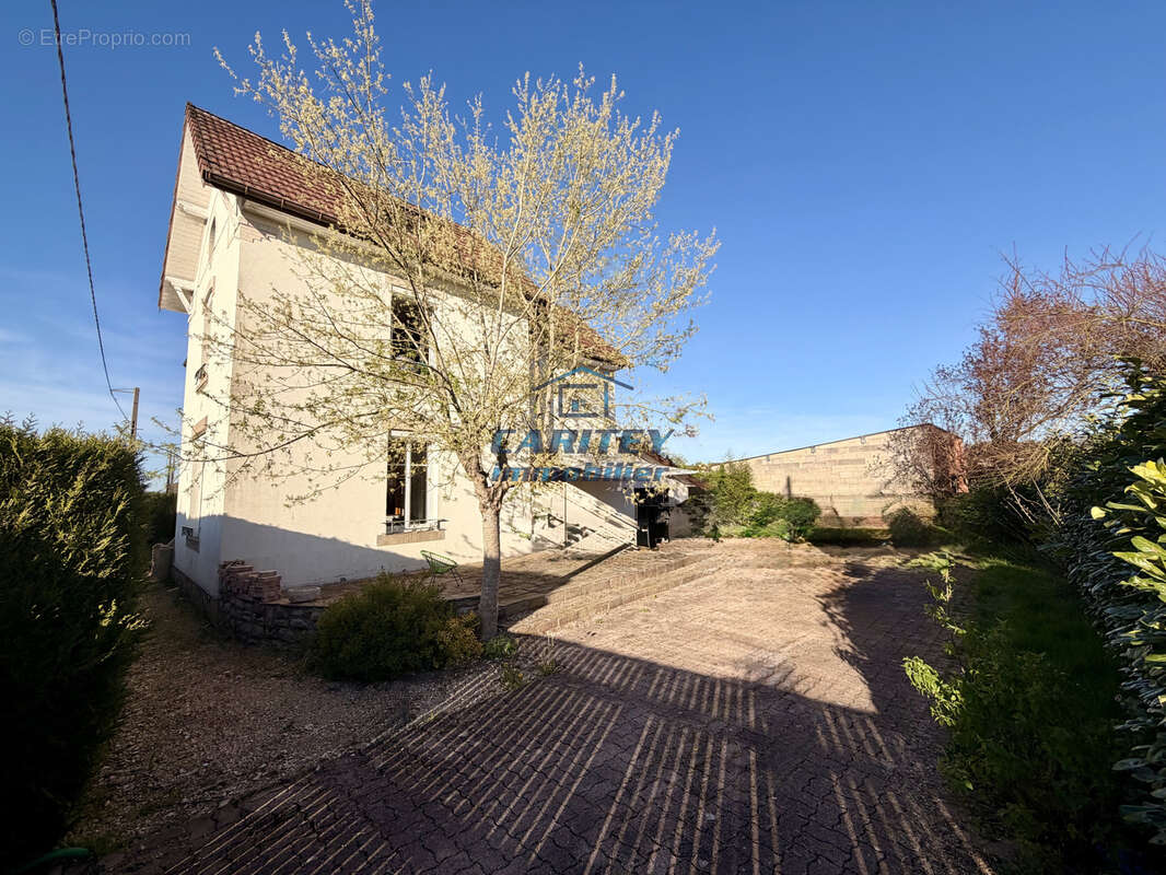 Maison à CONFLANS-SUR-LANTERNE