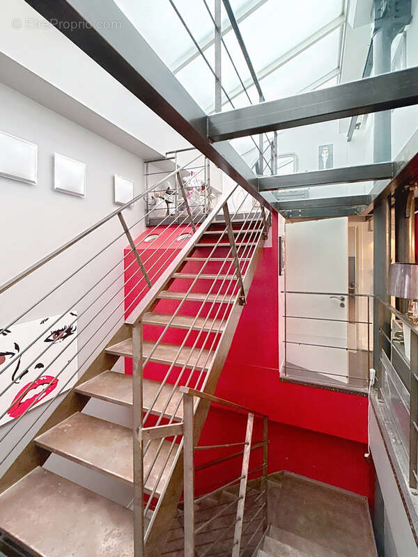 TOURCOING Flocon, proche Mouvaux, dans une petite copropriété de 9 lots, Ce loft de 192m2 a pris pla - photo 2