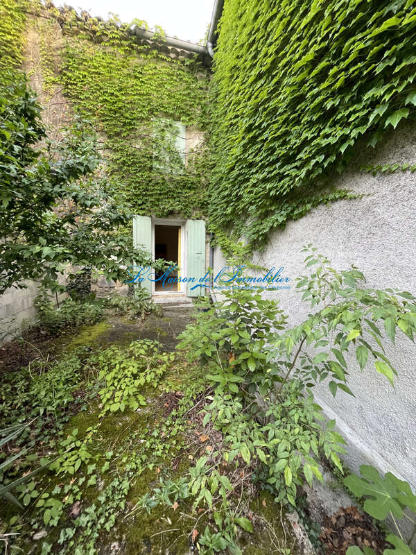 Saint Théodorit- Maison avec de 2 logements sur 532m2 de terrain - photo 2