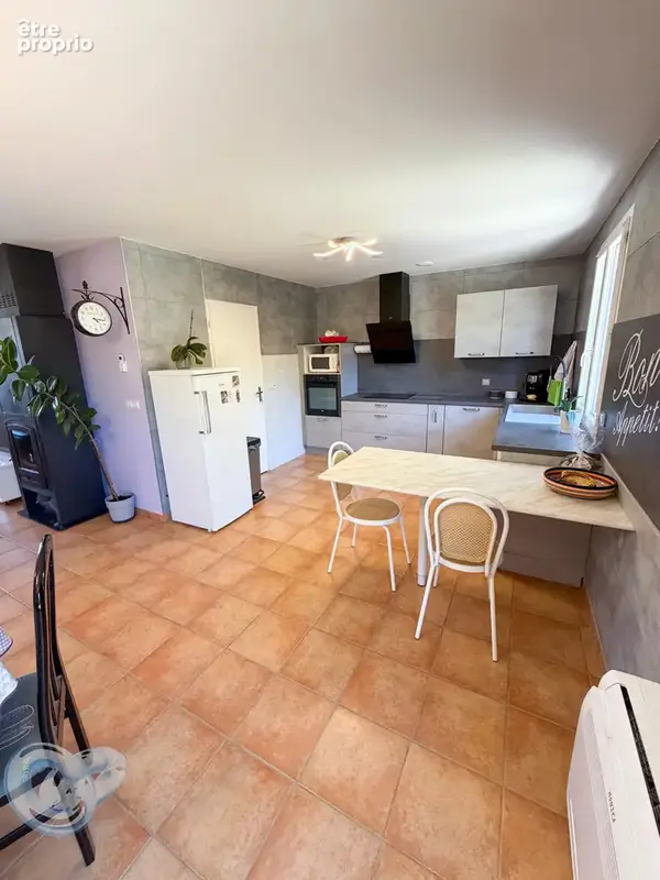 ST CHRISTOL - Maison de plain-pied de 86 m² habitables sur terrain de 930 m² avec garage attenant - - photo 7