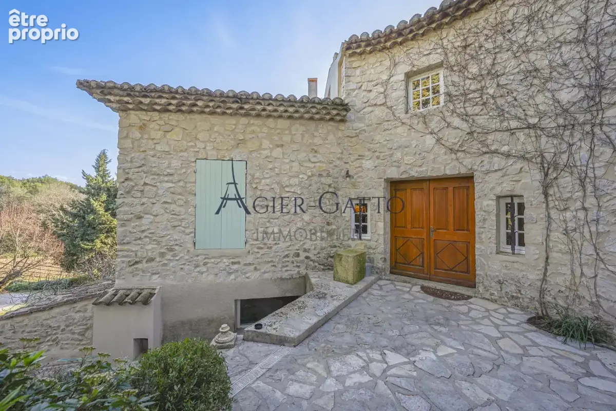 Vaison-la-Romaine, superbe bastide rénovée aux matériaux nobles, pour vivre et accueillir toute l'année. - photo 4