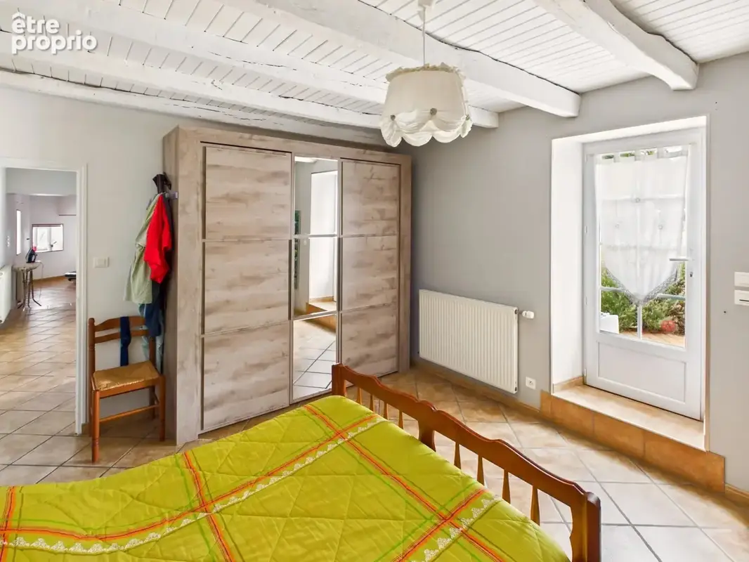 Maison familiale de plain-pied avec piscine, grand garage et potentiel d'agrandissement - photo 9