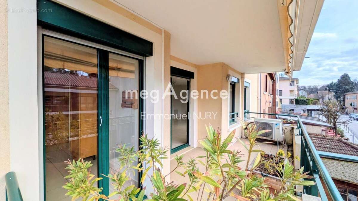 Appartement à CHARBONNIERES-LES-BAINS