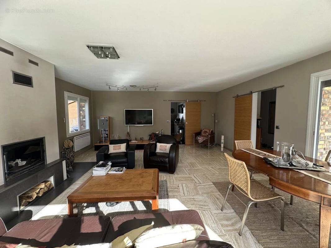 Maison à LE MESNIL-SAINT-DENIS