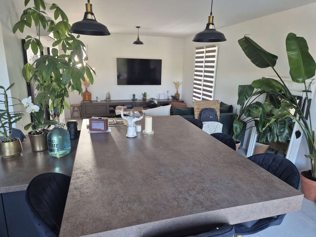 Lambesc, Rare, Villa récente de 2023 au calme et proche du centre de type 4 avec cuisine américaine - photo 3