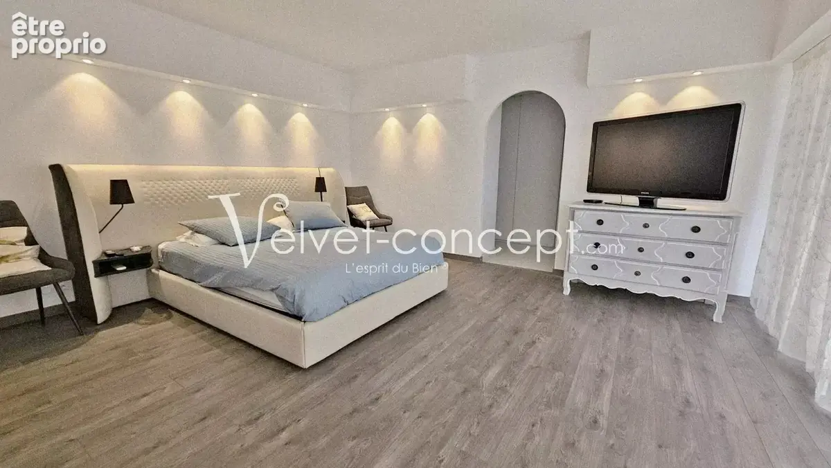 ANTIBES - Villa Contemporaine - Vue Mer - Calme - - photo 8