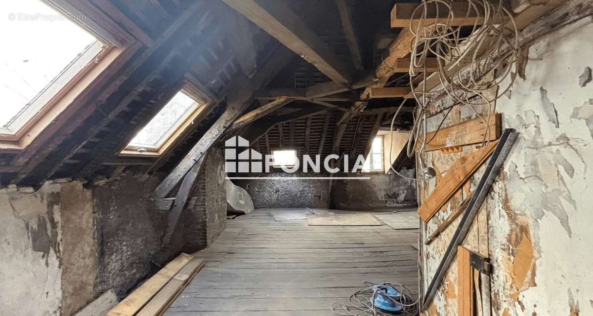 Appartement sur les quais avec garage possible et grenier à aménager - photo 7