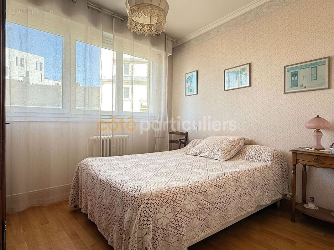 A VENDRE - LAVAL - Appartement de type 4 - photo 7