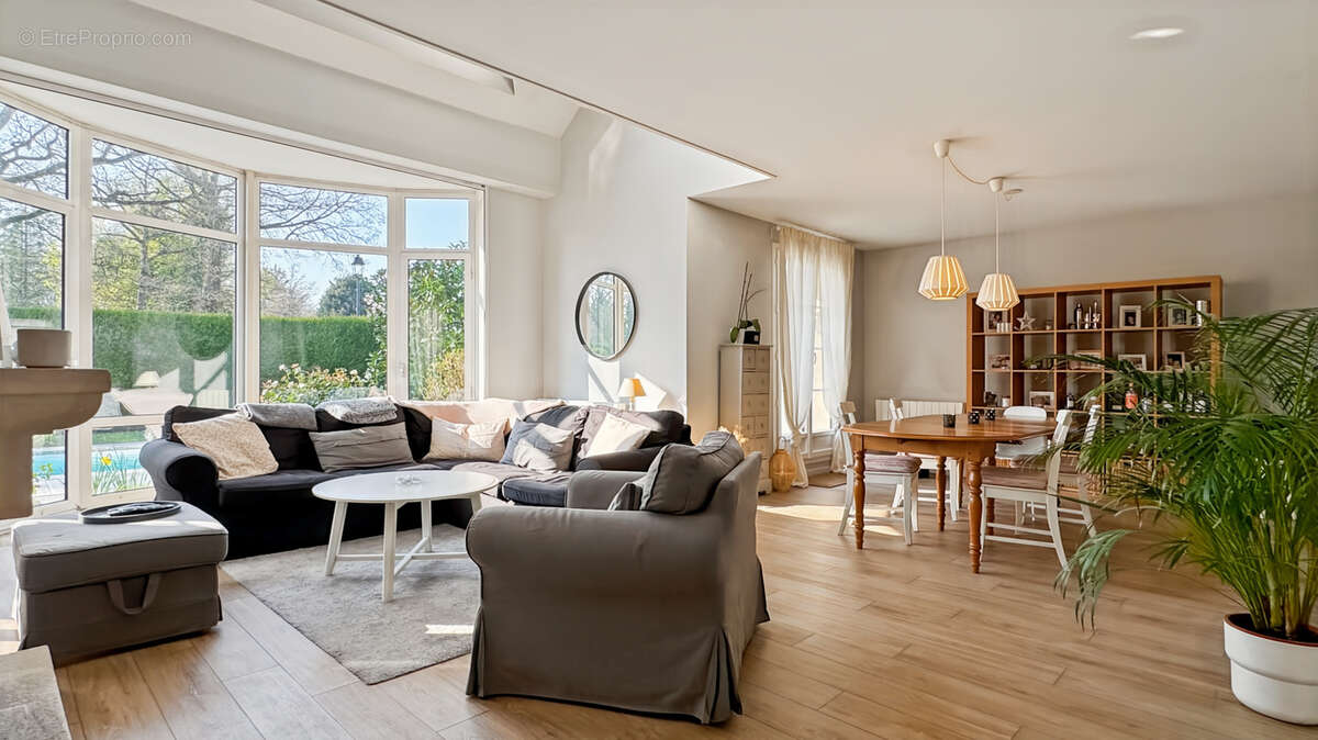 Maison à SAINT-NOM-LA-BRETECHE