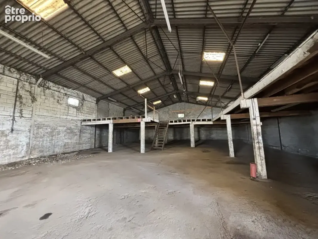 Commerce 680 m² à vendre à Saint-Yrieix-La-Perche (87500) - photo 4