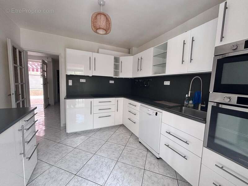 JUVIGNAC – Villa familiale avec T2 indépendant, jardin et piscine - photo 7