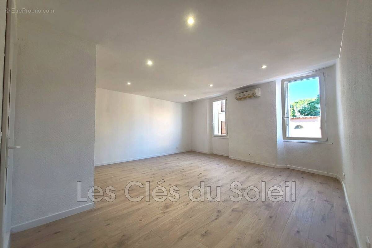 Appartement à CUERS