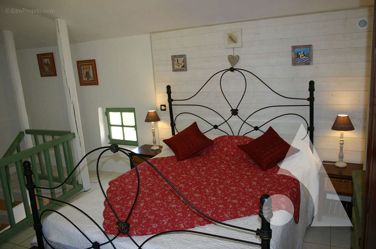 Maison à ENTRECASTEAUX