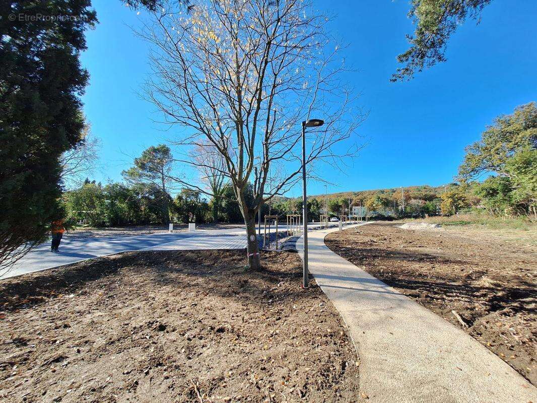 Terrain a batir de  339 m² viabilise et libre constructeur a saze - photo 8