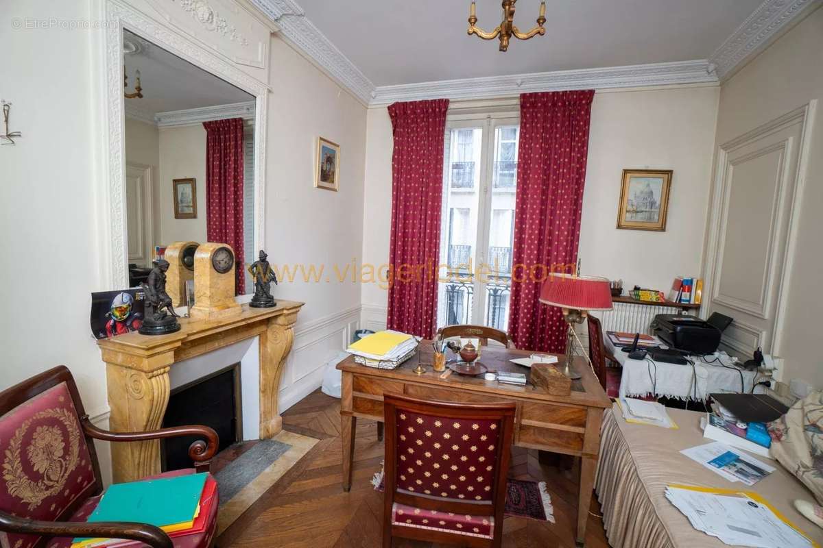 Appartement à PARIS-16E