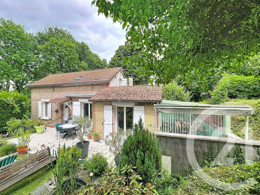 Maison à SAINT-FERGEUX