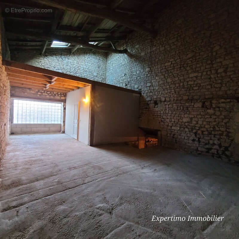 Maison à SAINT-GENIS-DE-SAINTONGE