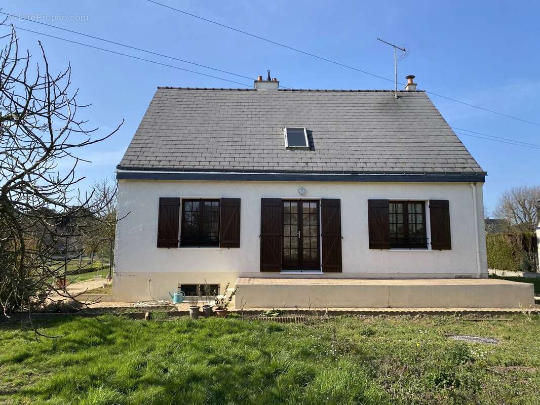 Maison à MONTREUIL-JUIGNE