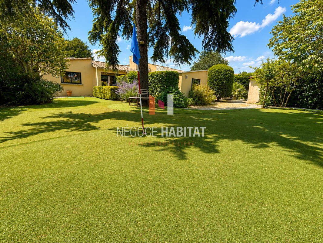 Villa  316 m2 hab. / terrain 1831 m2 - piscine - garage - photo 3