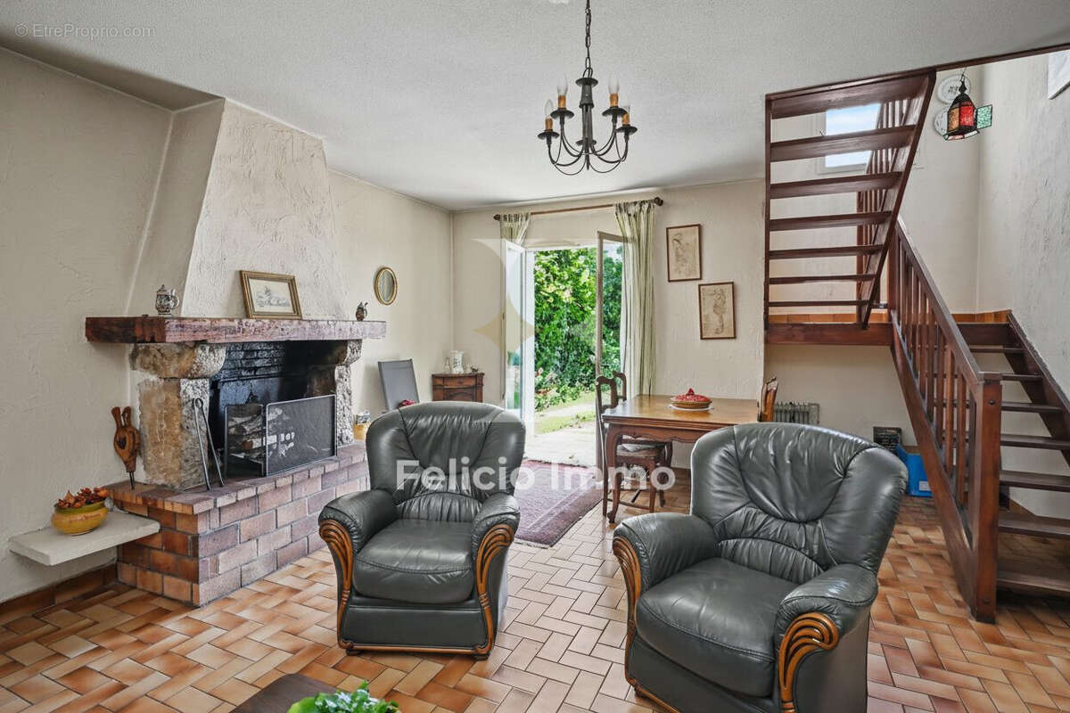 Maison à CHATEAUNEUF-GRASSE