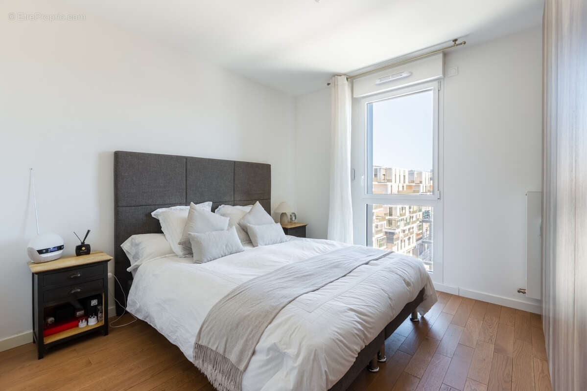 Appartement à COURBEVOIE