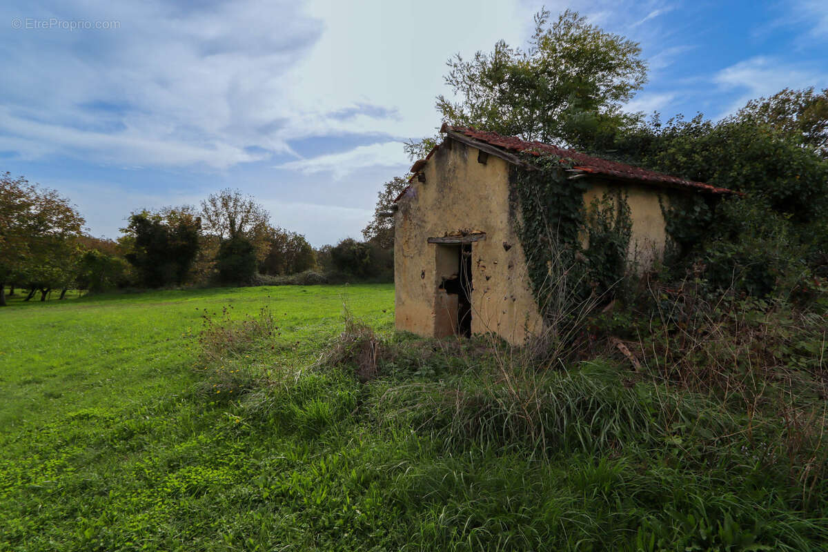 Terrain à SALIGNAC-EYVIGUES