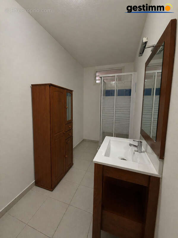 Appartement à REMIRE-MONTJOLY