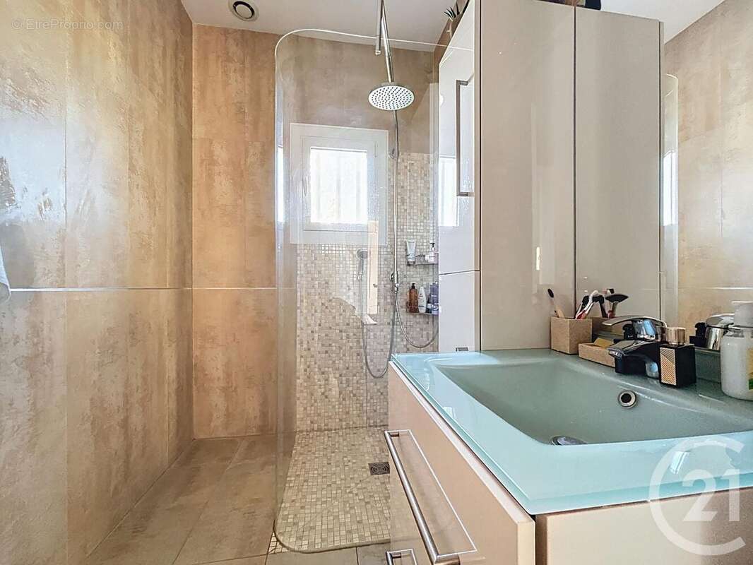 Maison à VAUX-LE-PENIL