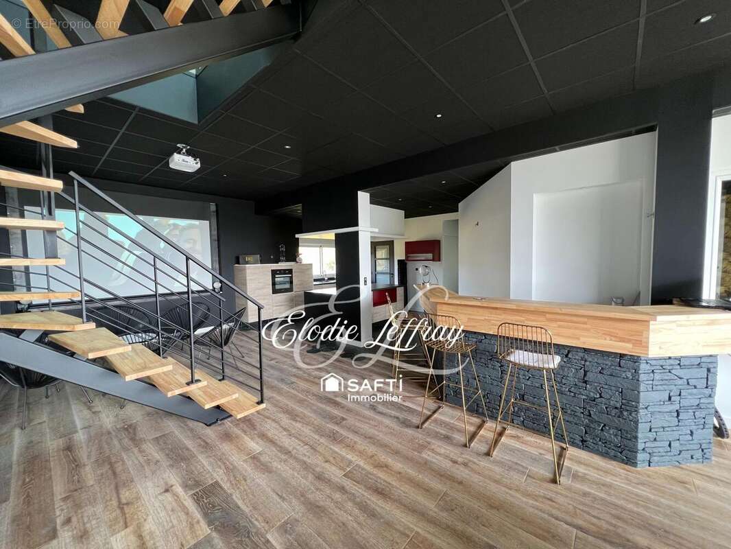 Photo 2 - Maison à MONTFORT-LE-GESNOIS