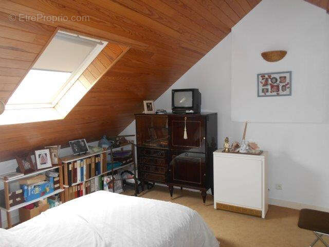 Grande maison familiale + 2 maisons en pierres sur 668 m2 de terrain - photo 13