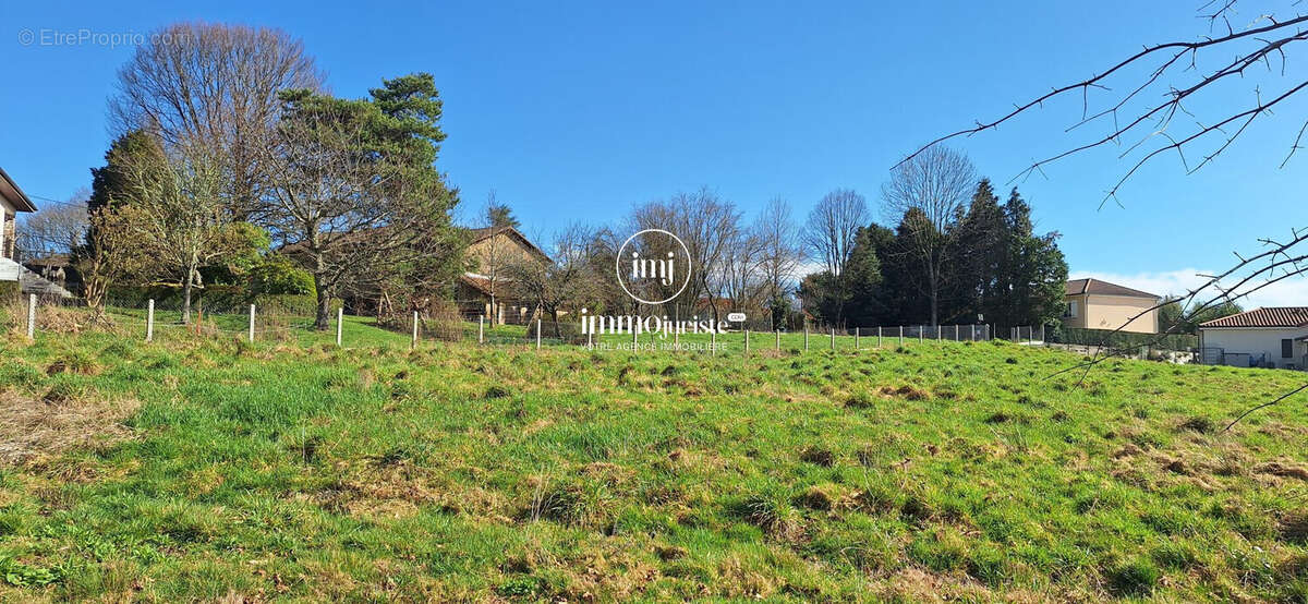 Terrain à COUZEIX