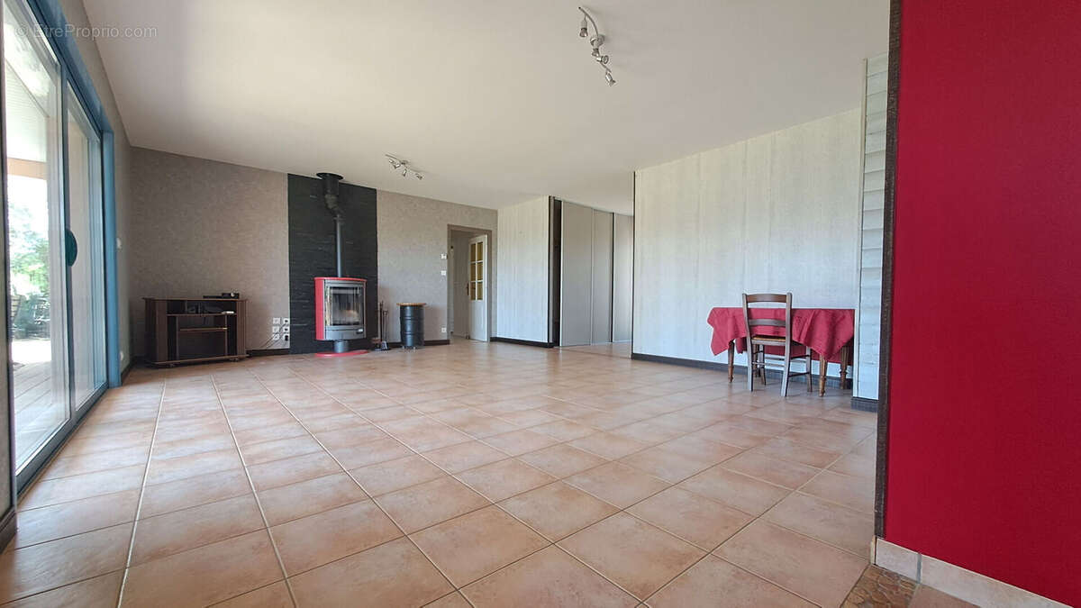 Maison à FAYE-SUR-ARDIN