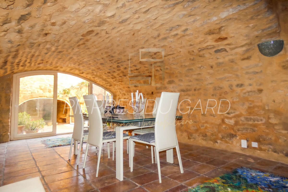 Maison 270 m² à Vers-Pont-Du-Gard  - photo 6
