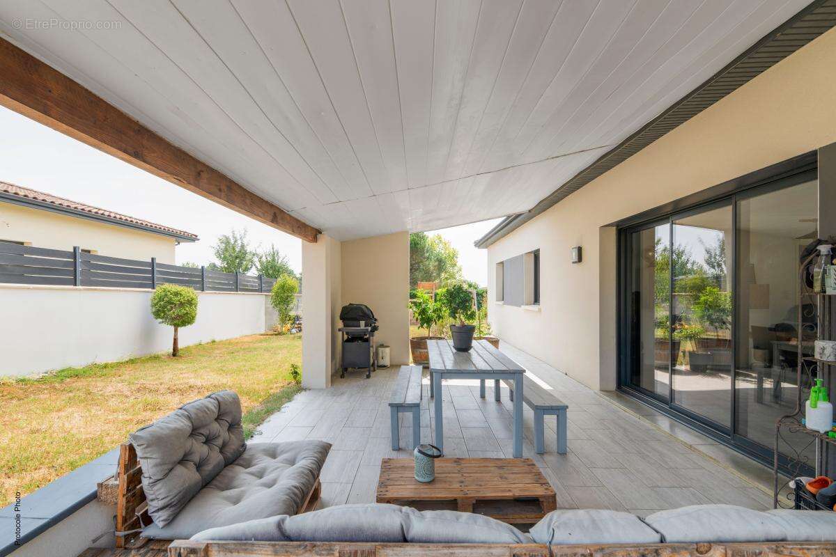 Saint-Sauveur – Aux portes de Bruguières  Villa contemporaine de plain-pied de 2018 – 4 chambres – Terrain de plus de 1 000 m² – - photo 7