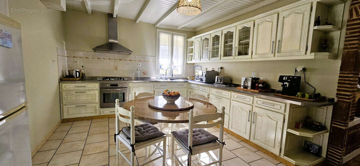 Maison 140 m² à Saint-Laurent-Des-Vignes  - photo 5