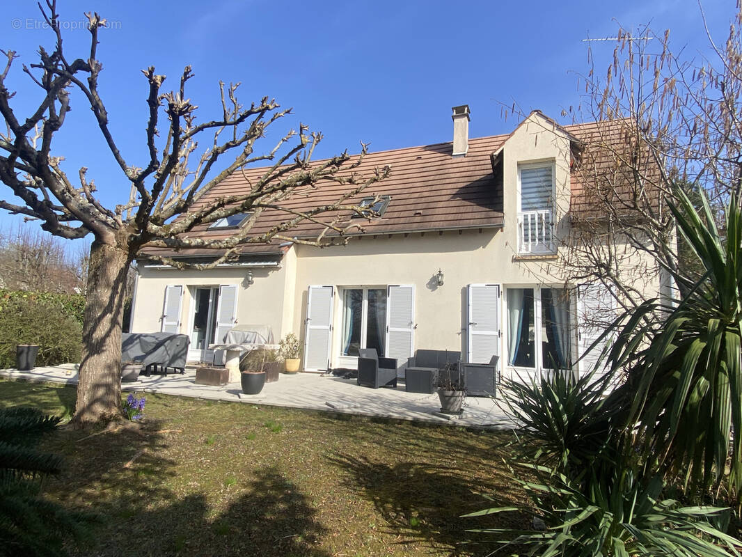 Maison à LIVRY-SUR-SEINE