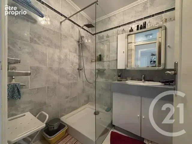 Appartement 61 m² à Saint-Genis-Laval  - photo 11
