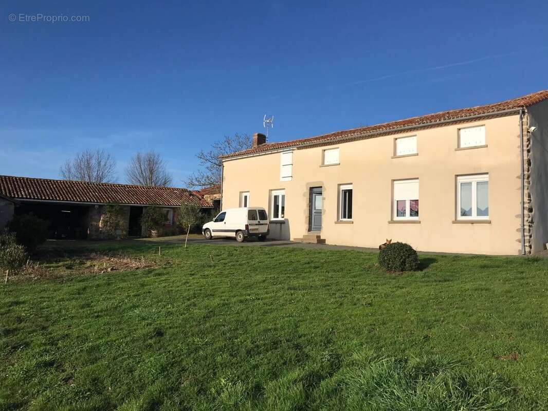 Maison à ARGENTON-CHATEAU