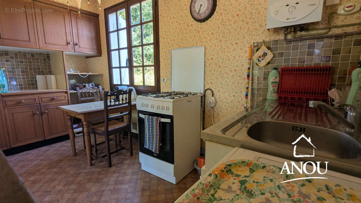 Maison de plain-pied avec jardin arboré - photo 2