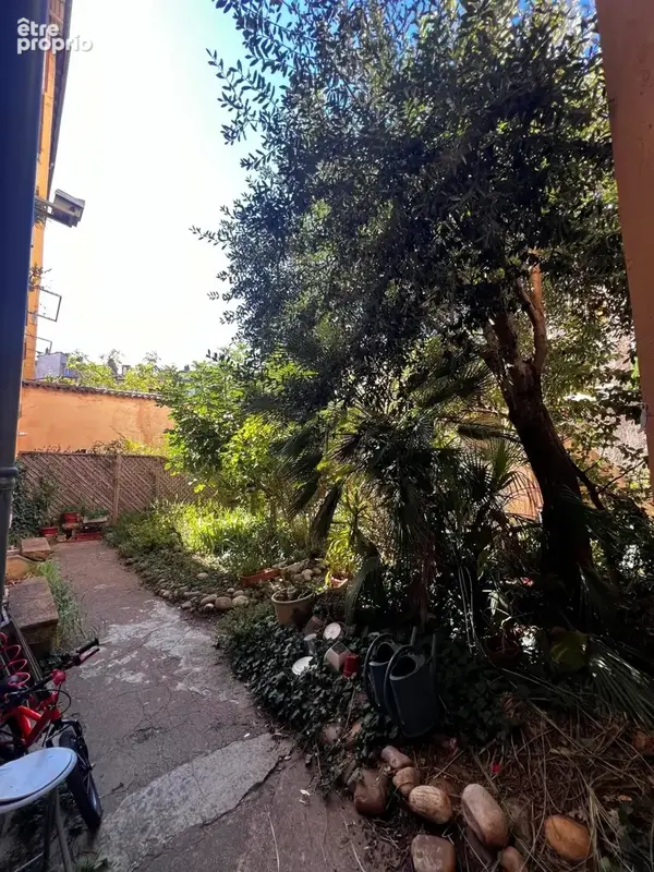 T2 bis élégant au dernier étage. - photo 8