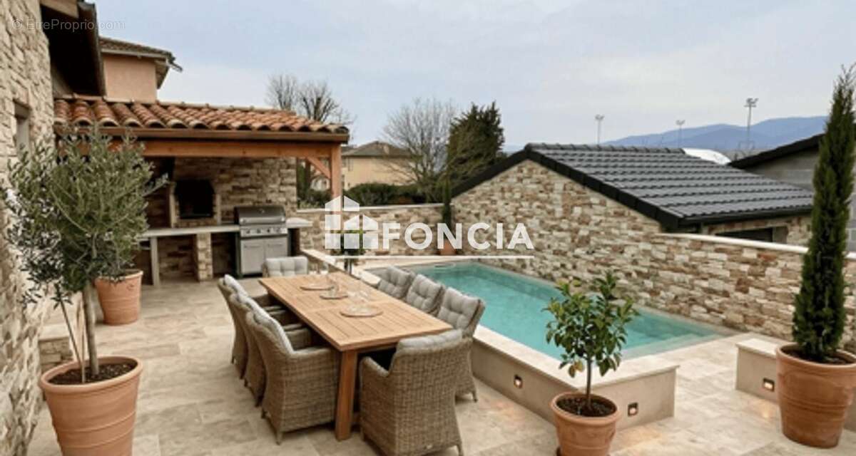 Maison à CLONAS-SUR-VAREZE