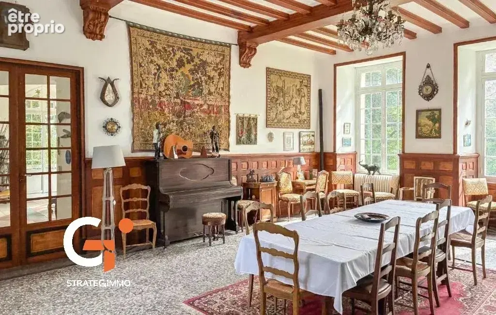 Château du XVIIe siècle – 2 000 m² – 4,5 ha – Dépendances - photo 7