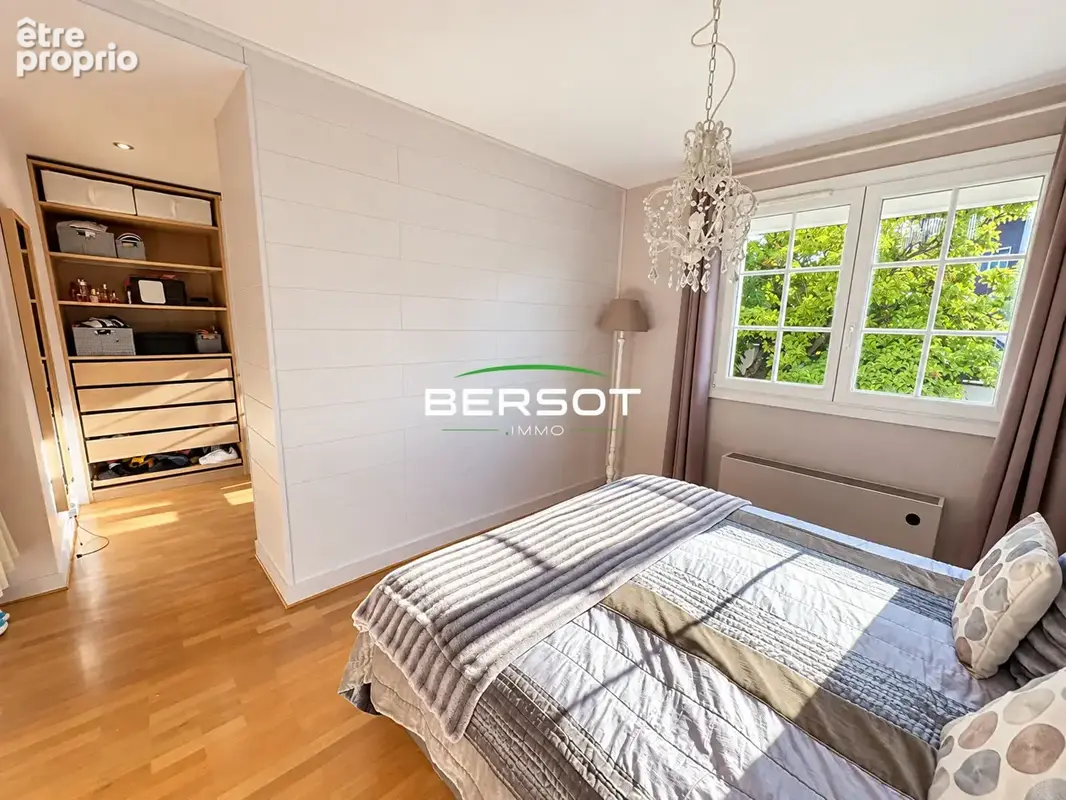 Maison familiale de 235 m² avec piscine chauffée sur les hauteurs de Bregille à Besançon - photo 9