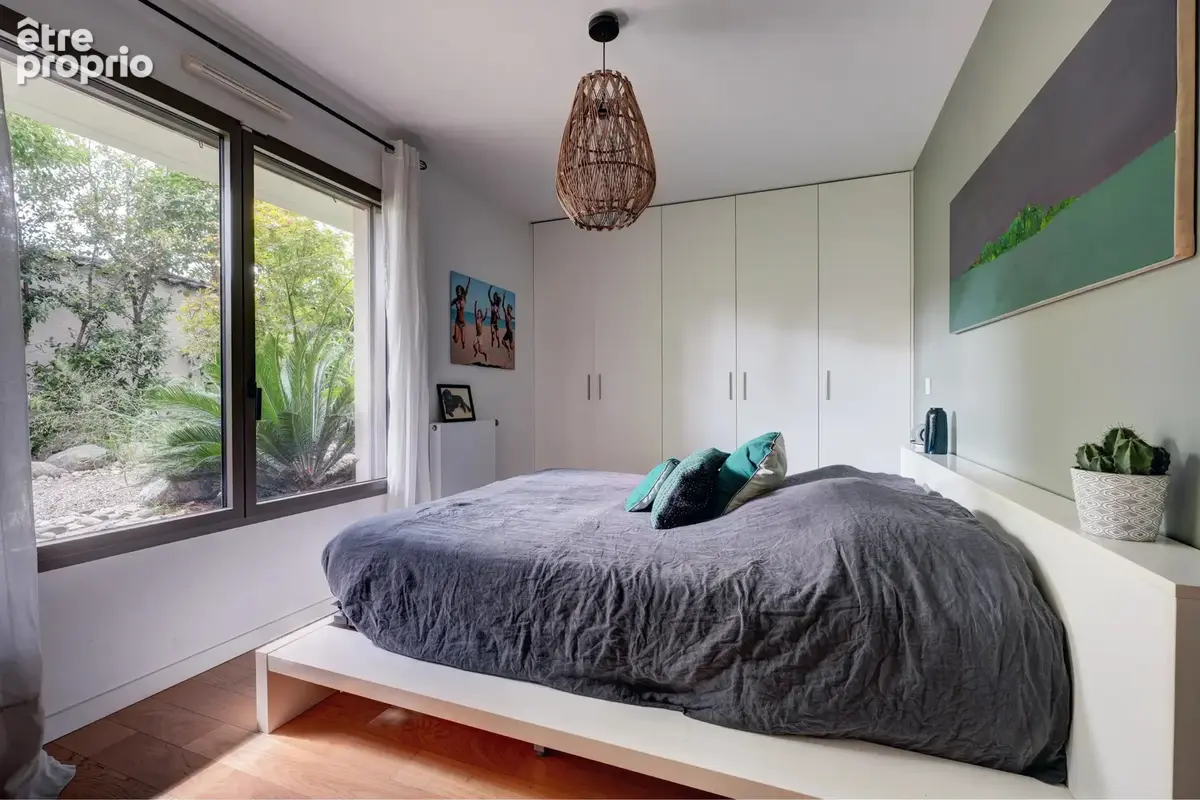 Lyon 4 Chazière - T5 sans vis à vis , esprit maison avec un jardin clos paysagé de 153m² - photo 9